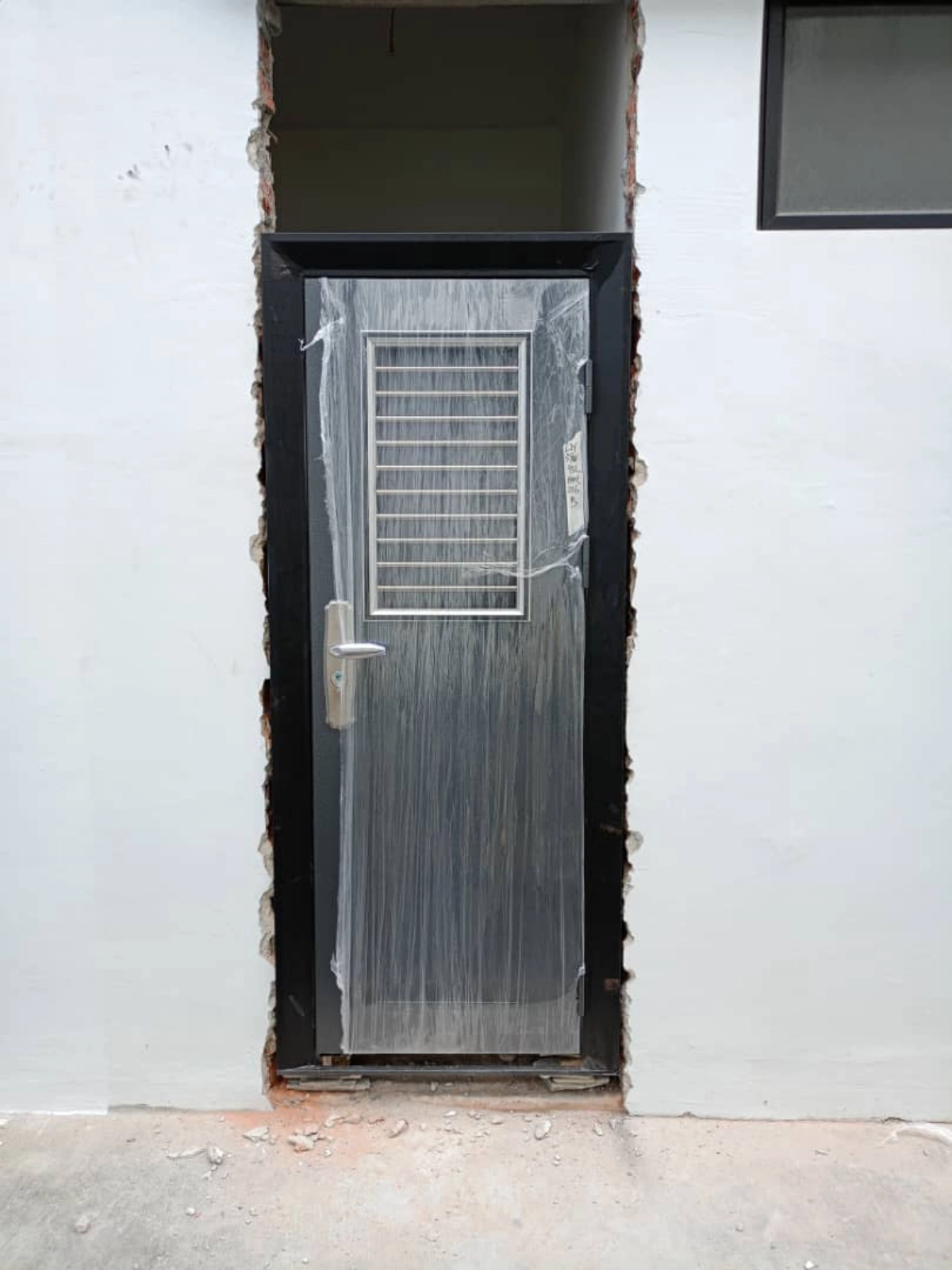 Pintu Security Terbaik untuk Kedai, Pejabat & Kilang di Johor Bahru (JB)