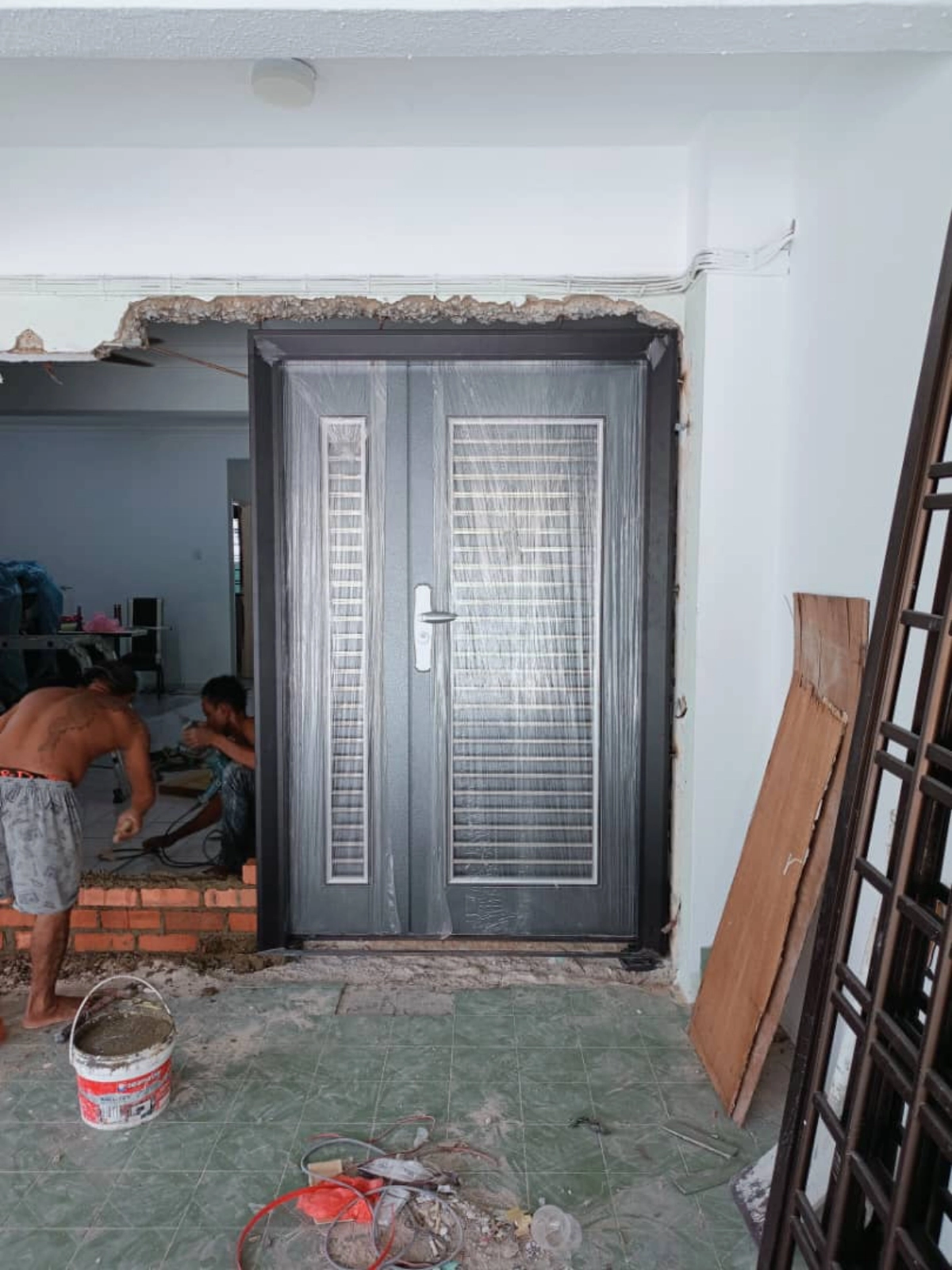 Pintu Security Terbaik untuk Kedai, Pejabat & Kilang di Johor Bahru (JB)